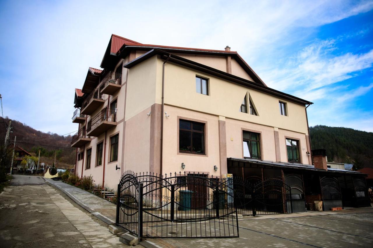 Pensiunea Grande Lepşa Exteriér fotografie